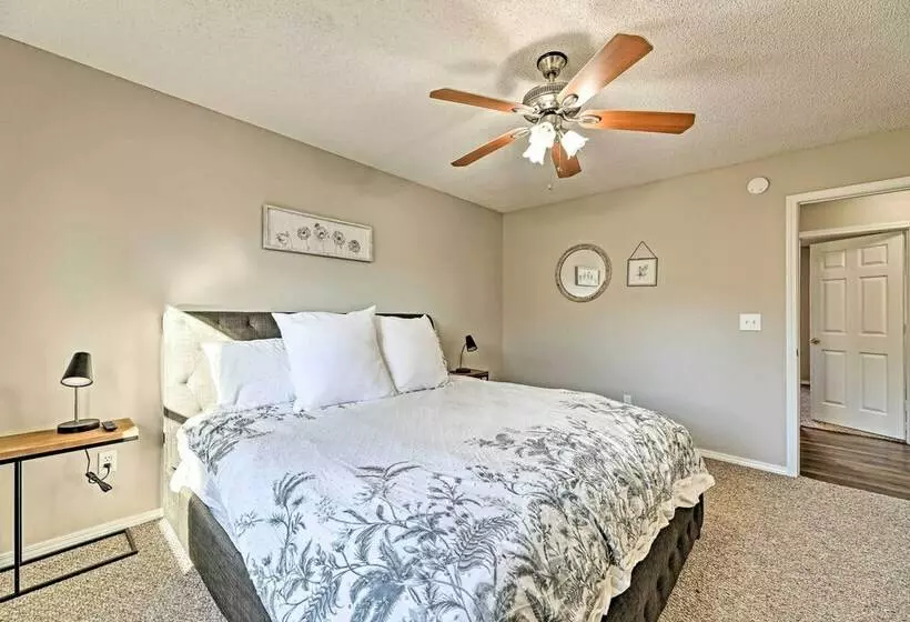 Fayetteville Home W/ Hot Tub ~ 3 Mi To U Of A!