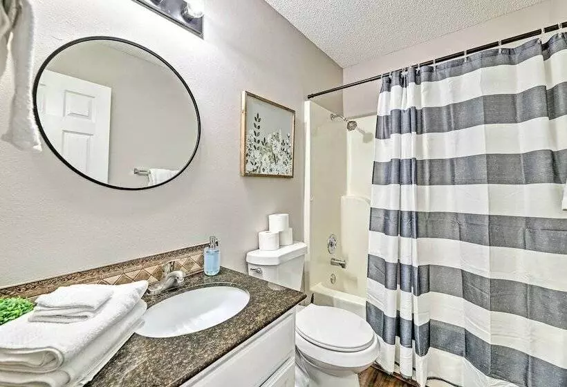 Fayetteville Home W/ Hot Tub ~ 3 Mi To U Of A!