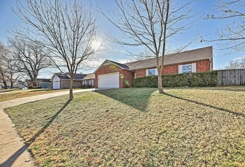 Fayetteville Home W/ Hot Tub ~ 3 Mi To U Of A!