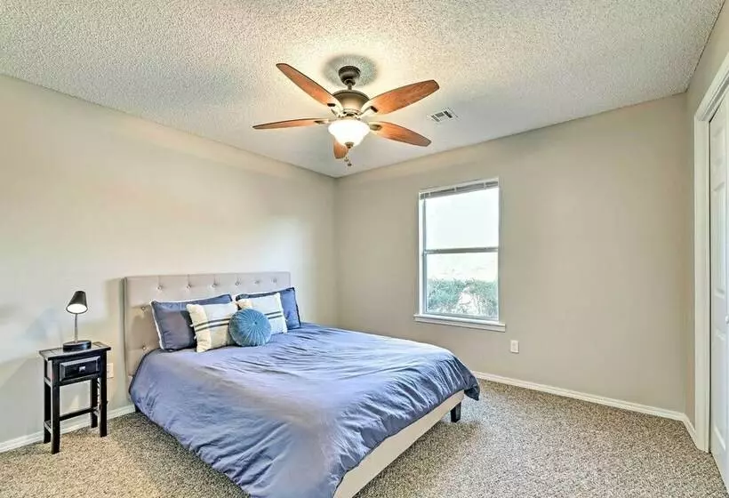 Fayetteville Home W/ Hot Tub ~ 3 Mi To U Of A!