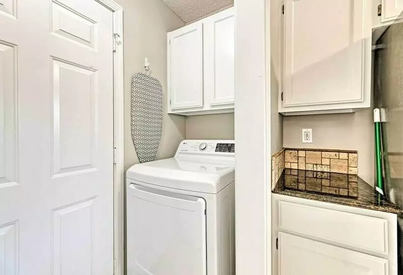 Fayetteville Home W/ Hot Tub ~ 3 Mi To U Of A!