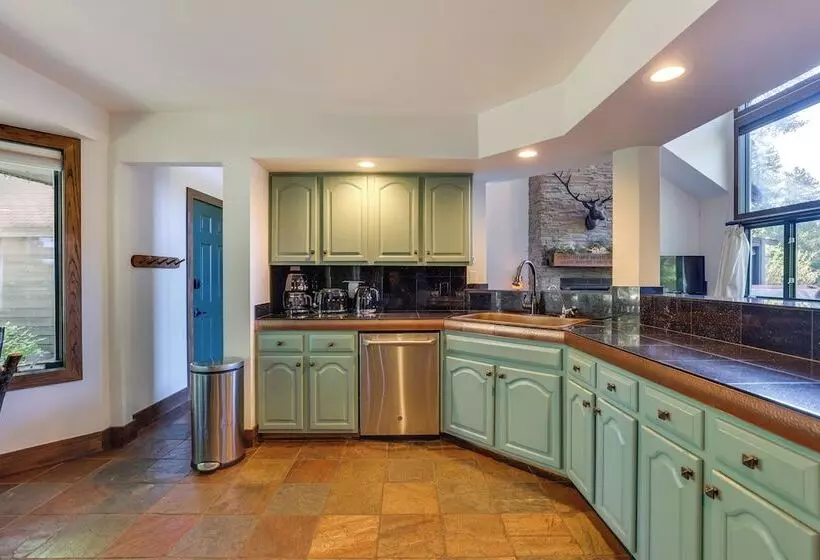 Walk To Main St Frisco: Home W/ Hot Tub + Deck!