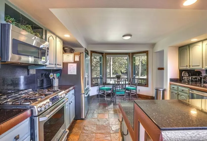 Walk To Main St Frisco: Home W/ Hot Tub + Deck!