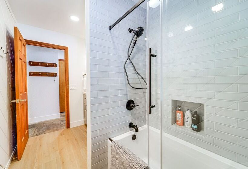 Updated Tahoe Donner Cabin W/ Golf Course Views!