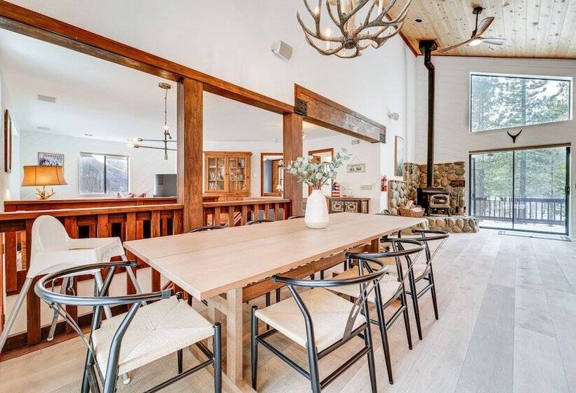 Updated Tahoe Donner Cabin W/ Golf Course Views!