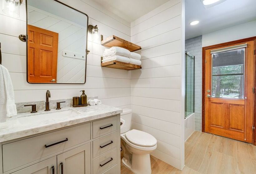 Updated Tahoe Donner Cabin W/ Golf Course Views!