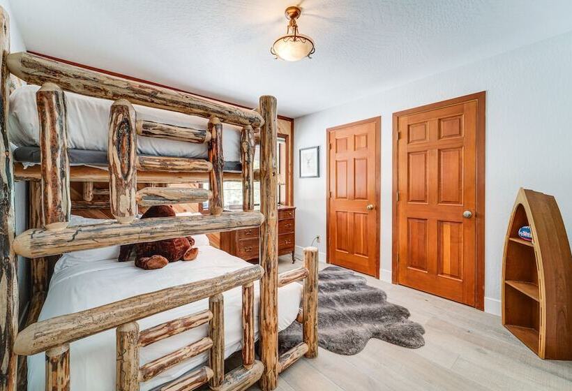 Updated Tahoe Donner Cabin W/ Golf Course Views!