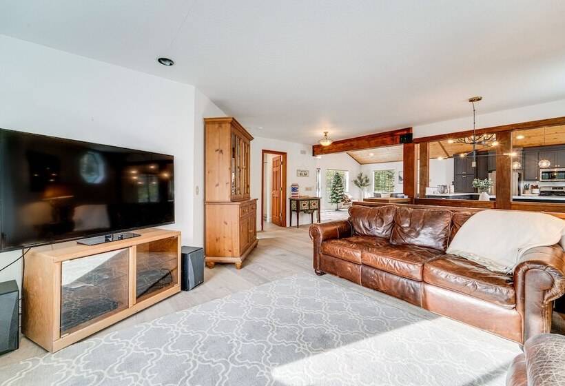 Updated Tahoe Donner Cabin W/ Golf Course Views!