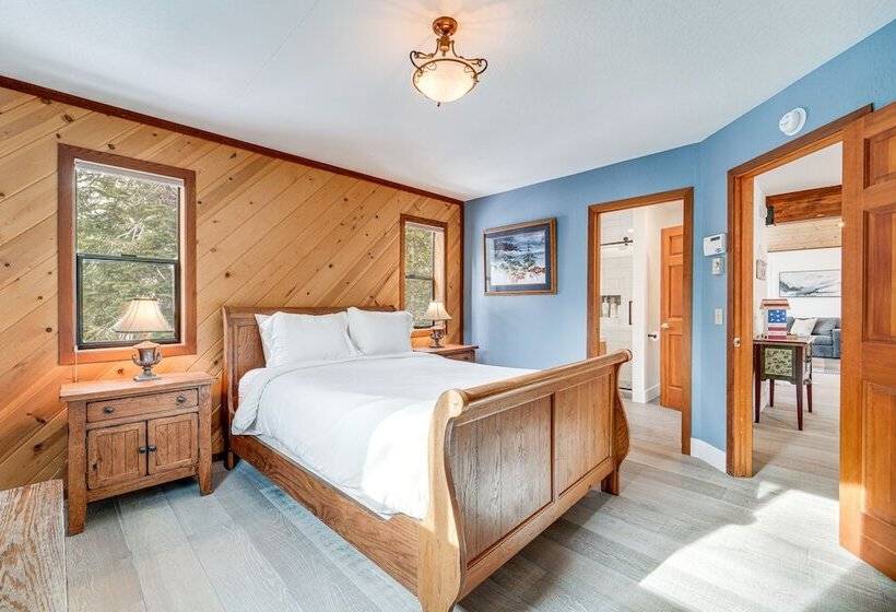 Updated Tahoe Donner Cabin W/ Golf Course Views!