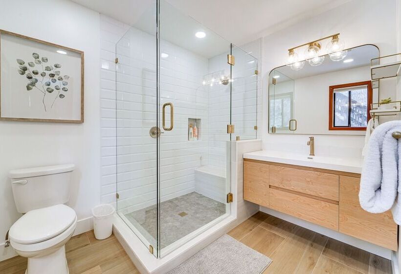 Updated Tahoe Donner Cabin W/ Golf Course Views!