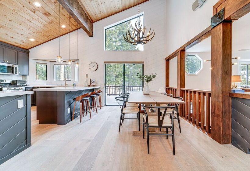 Updated Tahoe Donner Cabin W/ Golf Course Views!
