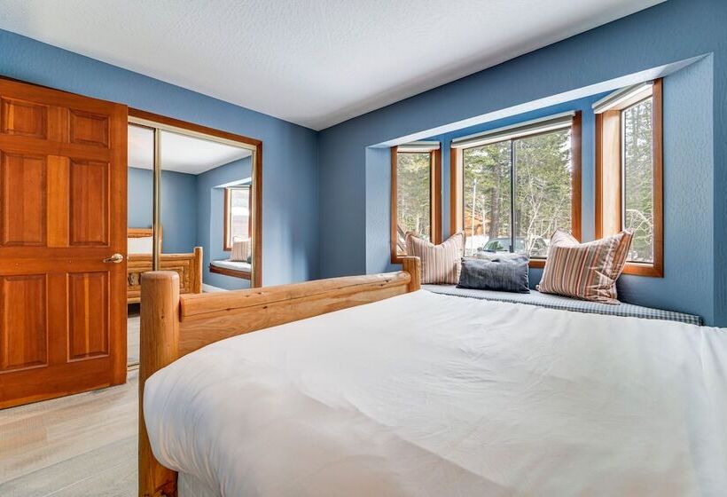 Updated Tahoe Donner Cabin W/ Golf Course Views!