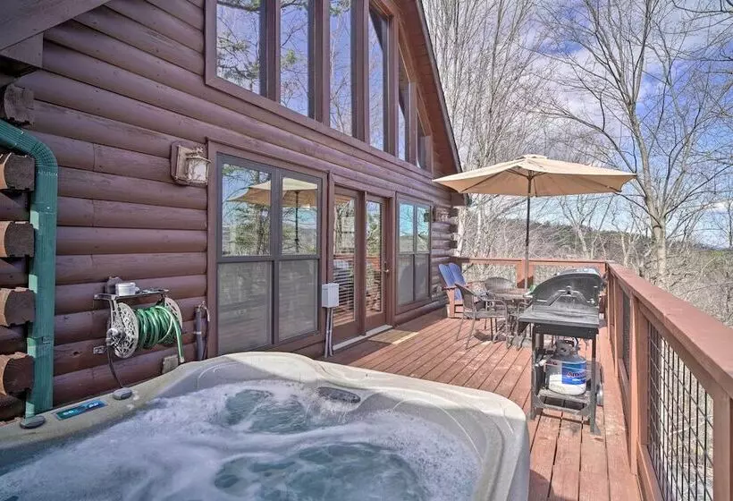 Private Hot Tub: Hatcher Mountain Getaway