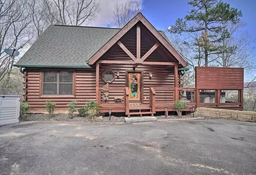 Private Hot Tub: Hatcher Mountain Getaway