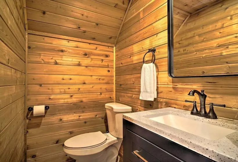 Private Hot Tub: Hatcher Mountain Getaway