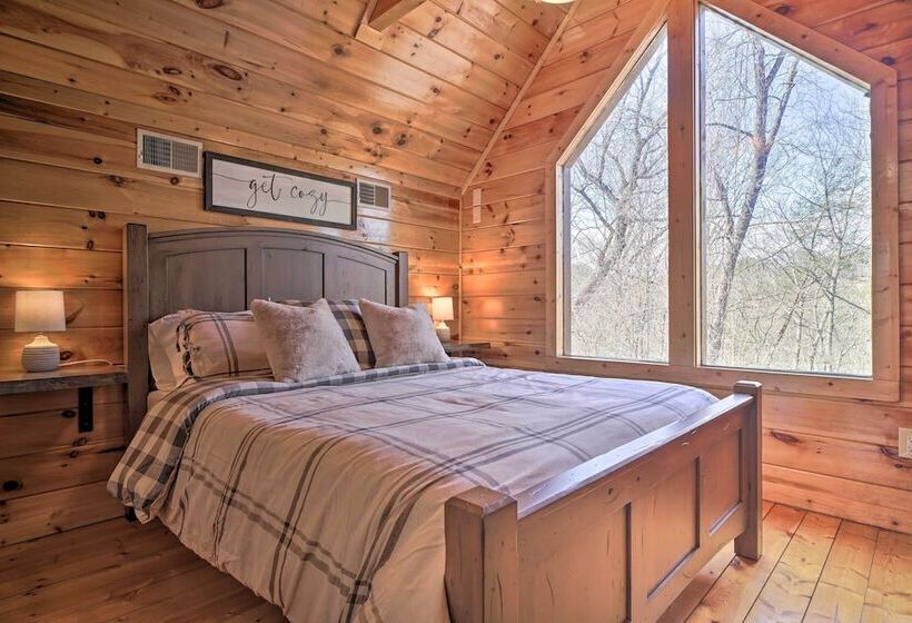 Private Hot Tub: Hatcher Mountain Getaway