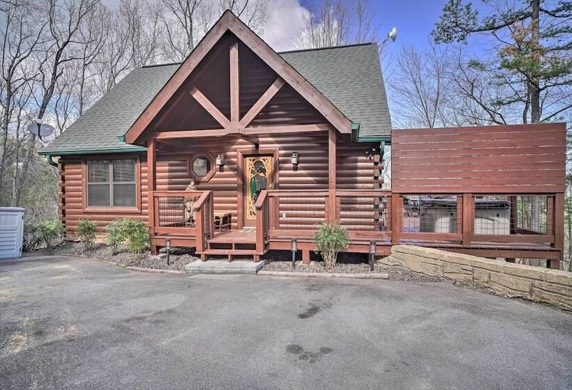 Private Hot Tub: Hatcher Mountain Getaway