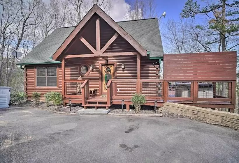 Private Hot Tub: Hatcher Mountain Getaway