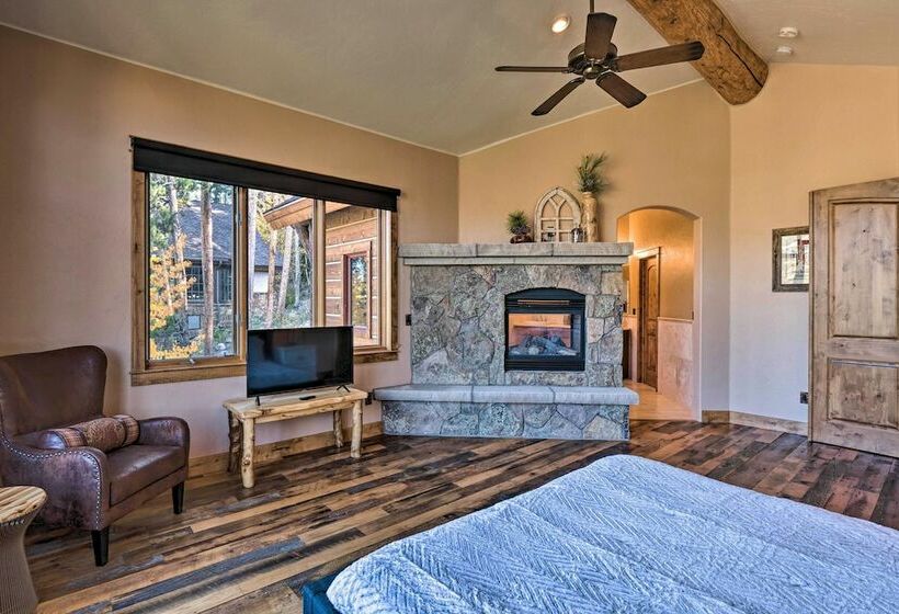 Hilltop Breck Home: Hot Tub, Views & Walk To Town