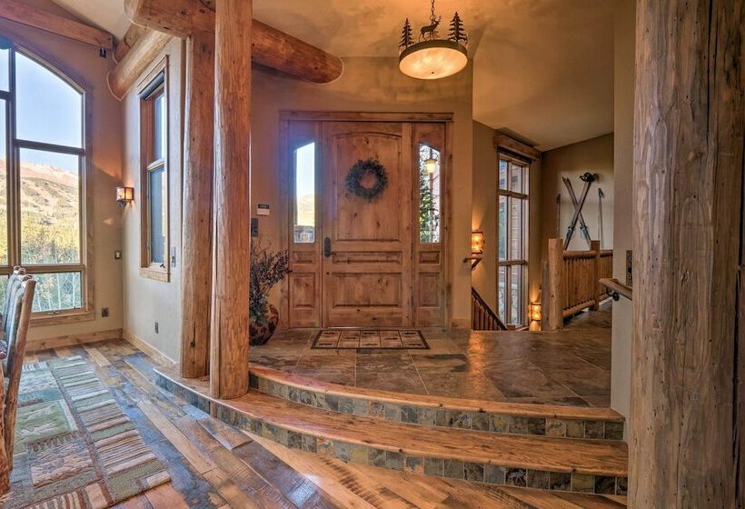 Hilltop Breck Home: Hot Tub, Views & Walk To Town