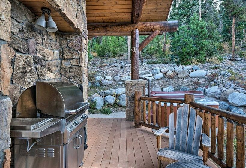 Hilltop Breck Home: Hot Tub, Views & Walk To Town