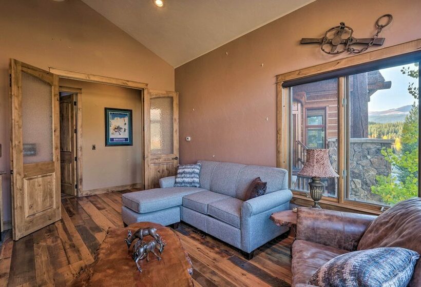 Hilltop Breck Home: Hot Tub, Views & Walk To Town