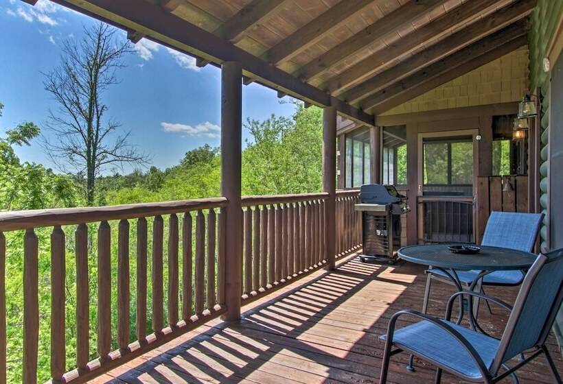 Idyllic Sevierville Cabin: Deck + Smoky Mtn View!