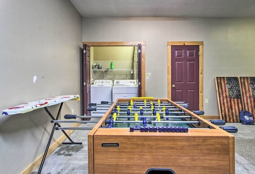 Idyllic Sevierville Cabin: Deck + Smoky Mtn View!