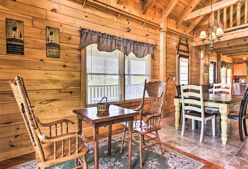 Idyllic Sevierville Cabin: Deck + Smoky Mtn View!