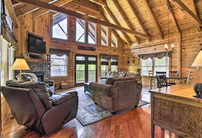 Idyllic Sevierville Cabin: Deck + Smoky Mtn View!