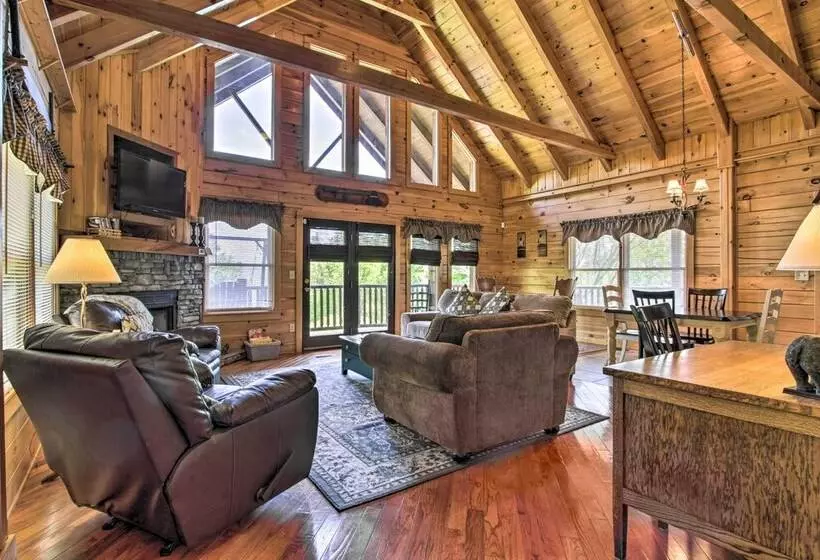 Idyllic Sevierville Cabin: Deck + Smoky Mtn View!