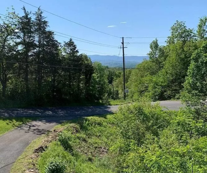 Idyllic Sevierville Cabin: Deck + Smoky Mtn View!