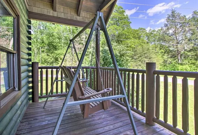 Idyllic Sevierville Cabin: Deck + Smoky Mtn View!