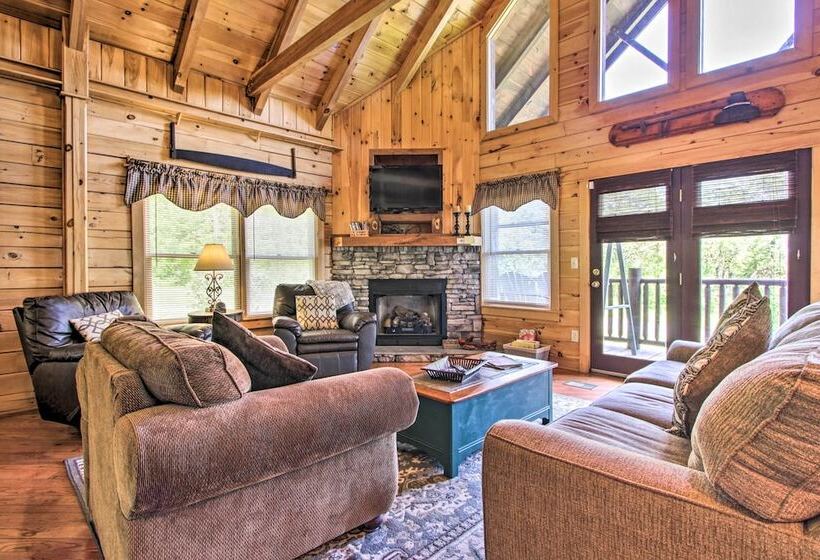 Idyllic Sevierville Cabin: Deck + Smoky Mtn View!