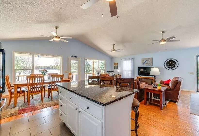 Watts Bar Lake Escape: Private Boat Dock + Ramp!