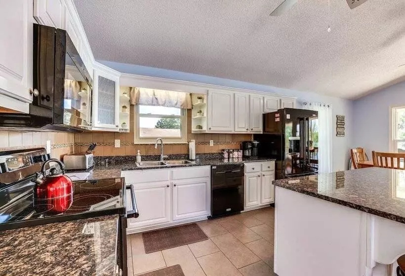 Watts Bar Lake Escape: Private Boat Dock + Ramp!