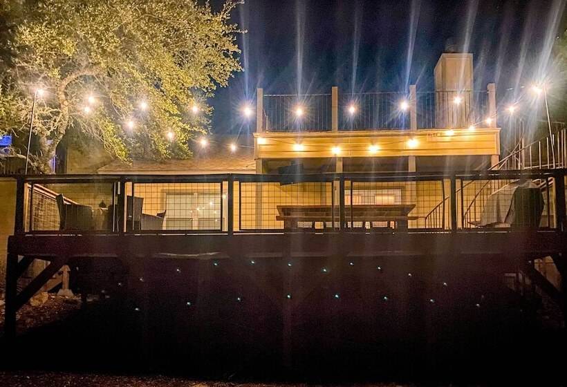 Luxe Canyon Home: Decks, Hot Tub + Lake Views