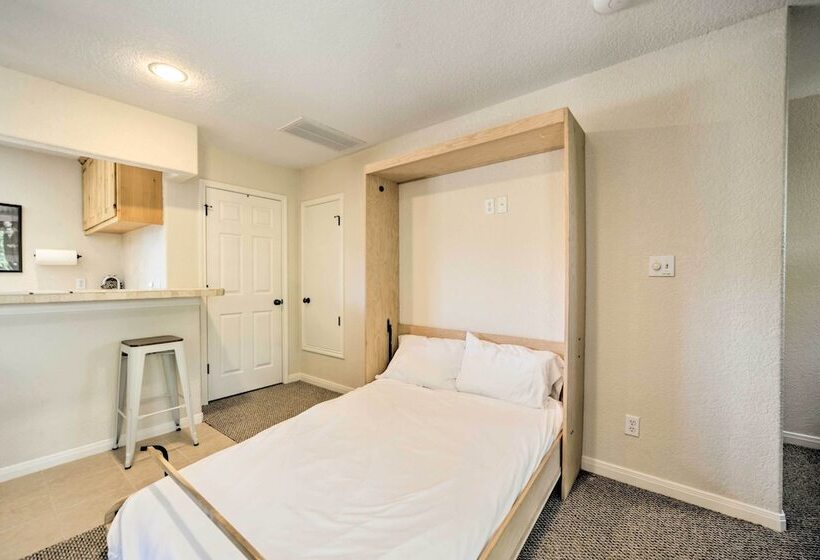 Luxe Canyon Home: Decks, Hot Tub + Lake Views