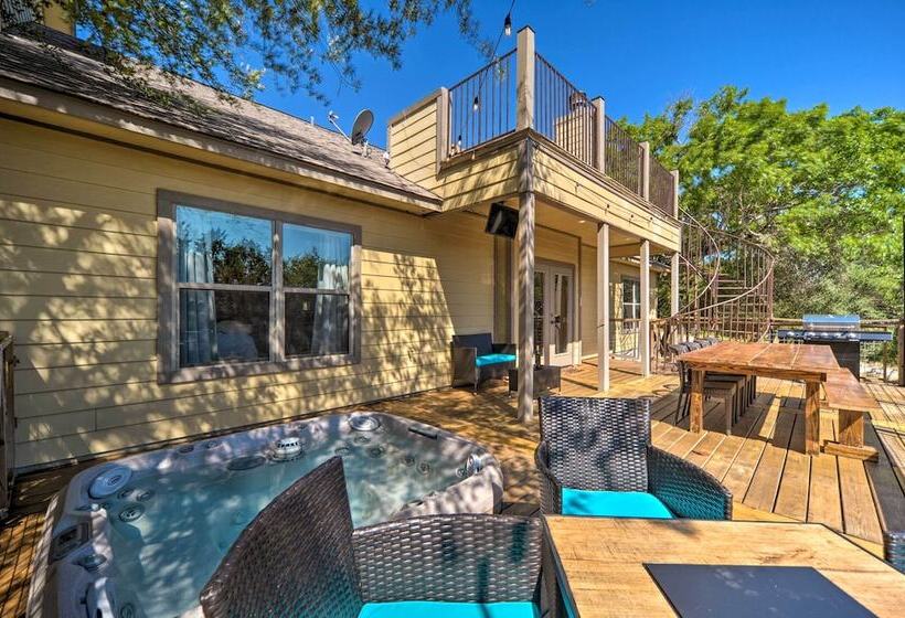 Luxe Canyon Home: Decks, Hot Tub + Lake Views