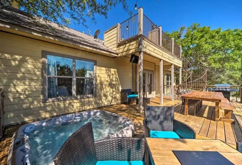 Luxe Canyon Home: Decks, Hot Tub + Lake Views