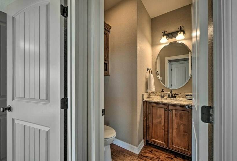 Luxe Canyon Lake Home W/ Gorgeous Lake Views!