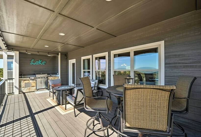 Luxe Canyon Lake Home W/ Gorgeous Lake Views!