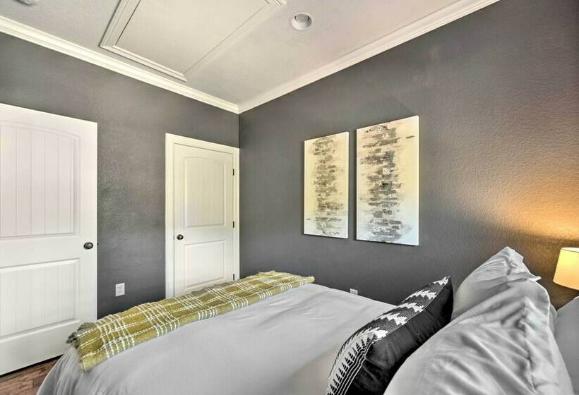 Luxe Canyon Lake Home W/ Gorgeous Lake Views!