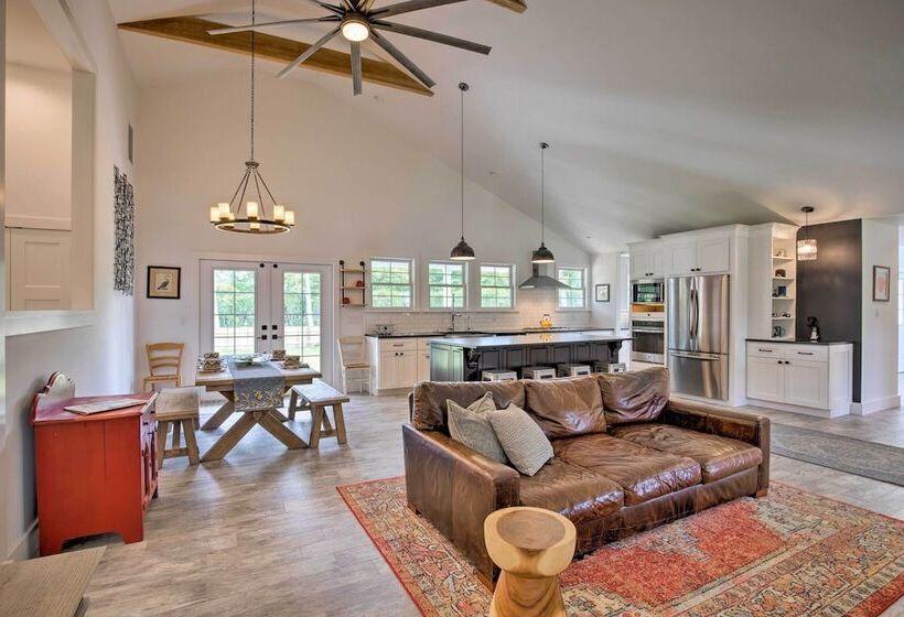 Distinctive Hamptons Home W/ Pool Near Bay, Ocean