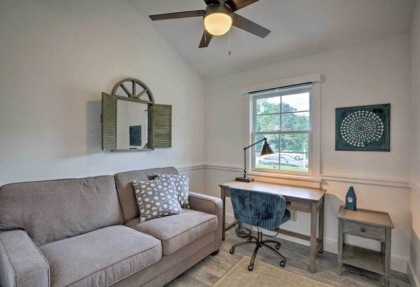 Distinctive Hamptons Home W/ Pool Near Bay, Ocean