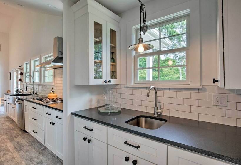 Distinctive Hamptons Home W/ Pool Near Bay, Ocean