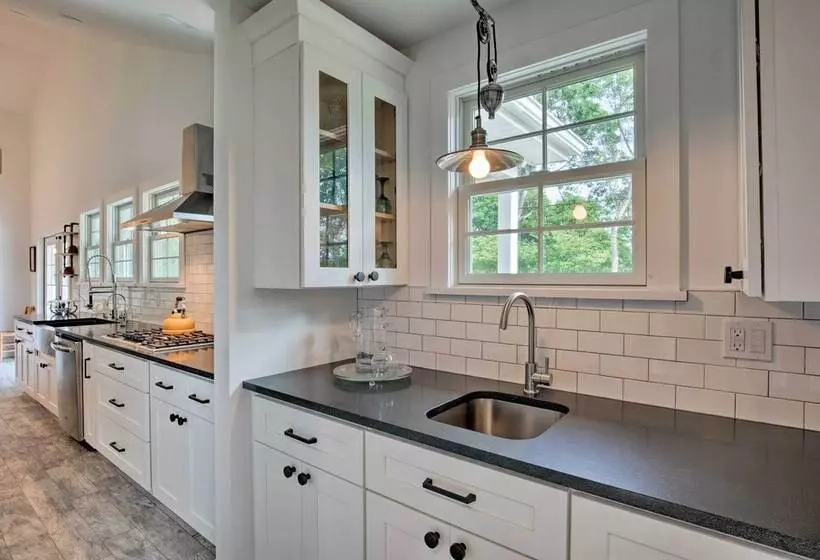Distinctive Hamptons Home W/ Pool Near Bay, Ocean