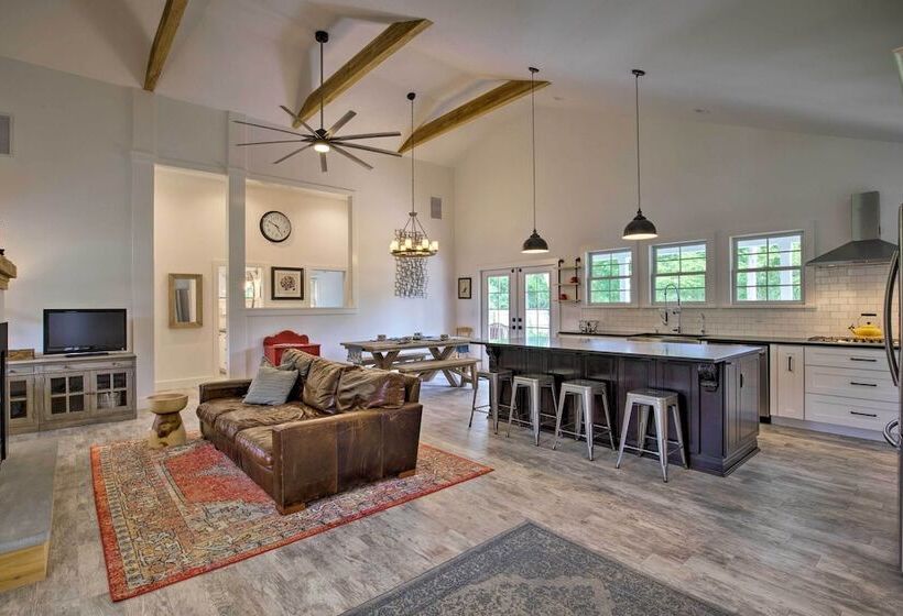 Distinctive Hamptons Home W/ Pool Near Bay, Ocean