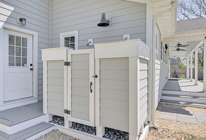 Distinctive Hamptons Home W/ Pool Near Bay, Ocean