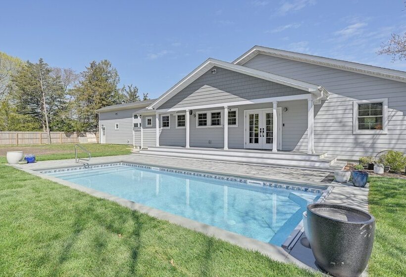 Distinctive Hamptons Home W/ Pool Near Bay, Ocean
